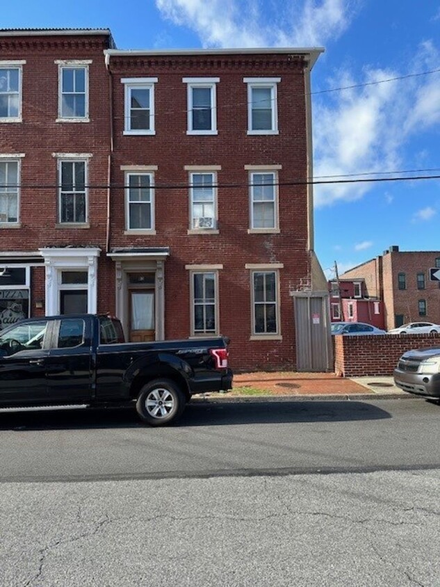 Primary Photo - 1st Floor 1 Bedroom 1 Bathroom Apartment F...