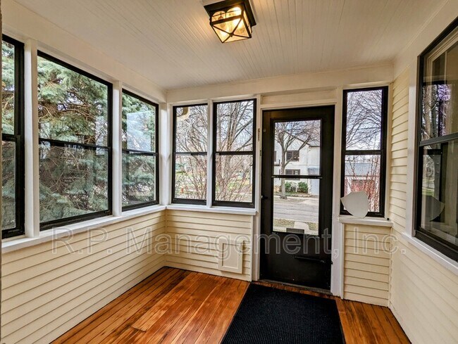 Building Photo - 680 S Macalester St