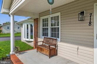 Building Photo - 718 Edwards Dr