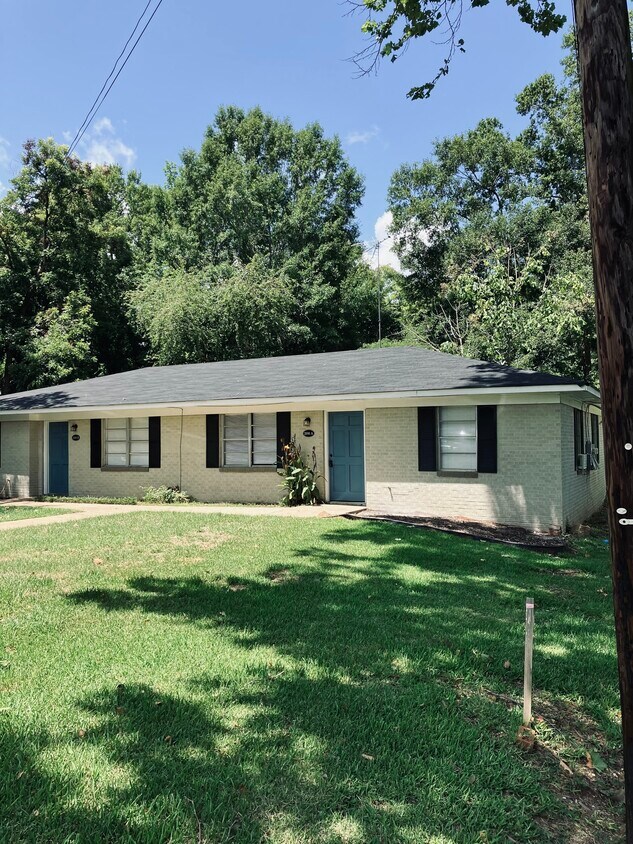 Primary Photo - 208 S Mobile St