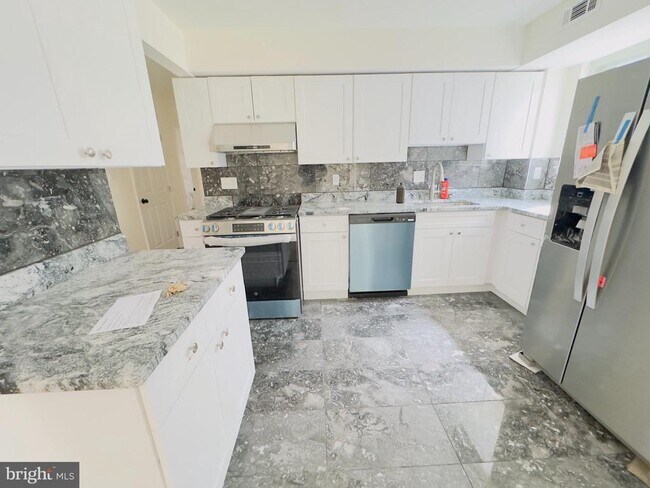 Foto del edificio - 11372 Cherry Hill Rd