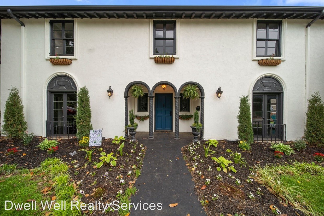 Primary Photo - 4 br, 3.5 bath House - 1132 E 21st St