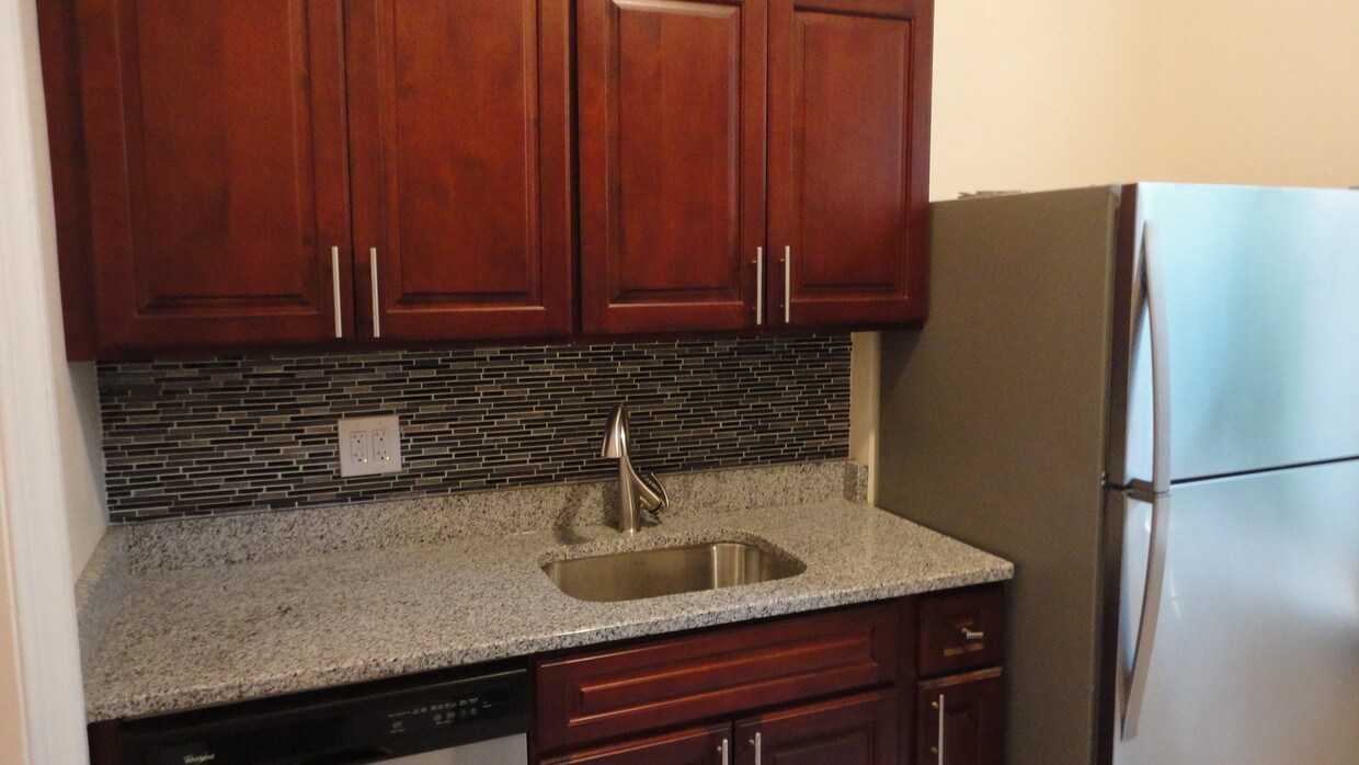 Foto principal - 415 Stuyvesant Ave