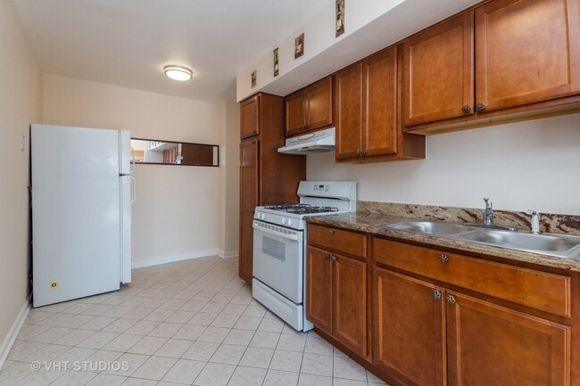 Building Photo - 758 Dempster St