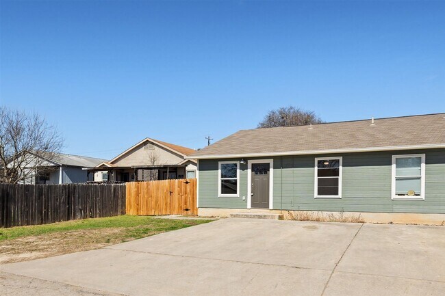 Building Photo - 1204 Hillyer St