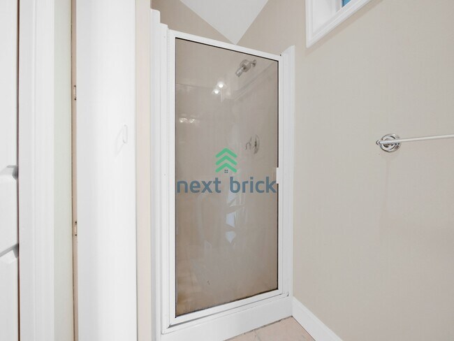 Foto del edificio - Studio for Rent with Garage Parking!