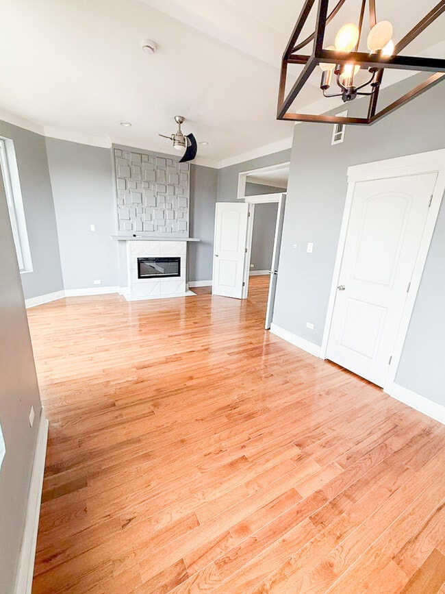 Building Photo - 438 E 49th St