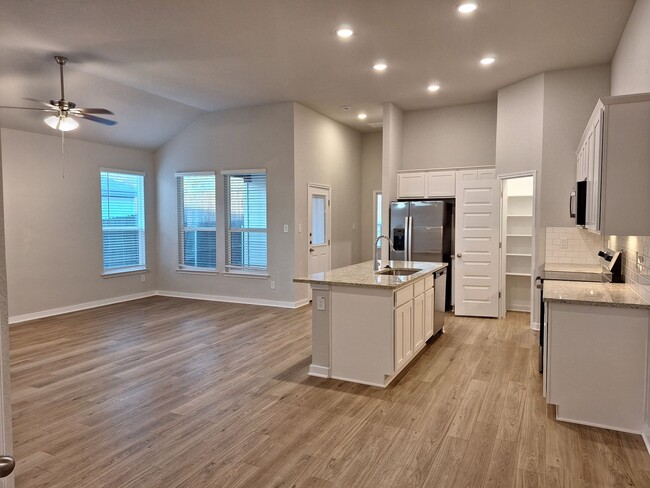 Building Photo - Stunning Duplex in Emma Park