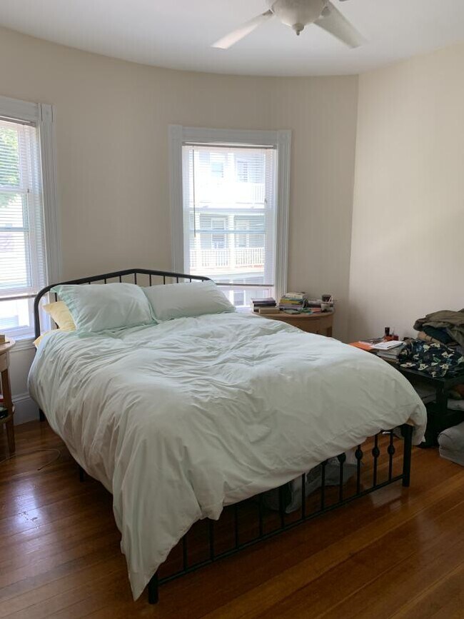 Foto del edificio - 4.0 bedroom in Somerville Massachusetts 02143