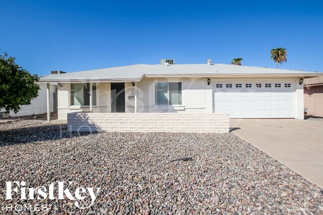 Foto del edificio - 2324 E Paradise Dr