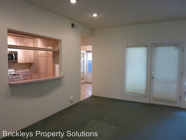 Building Photo - 376 Los Ranchos Rd NW