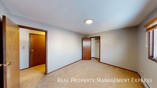 Foto del edificio - Spacious 2 Bedroom Apartment