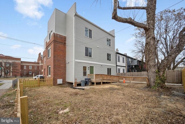 Building Photo - 1642 16th St SE