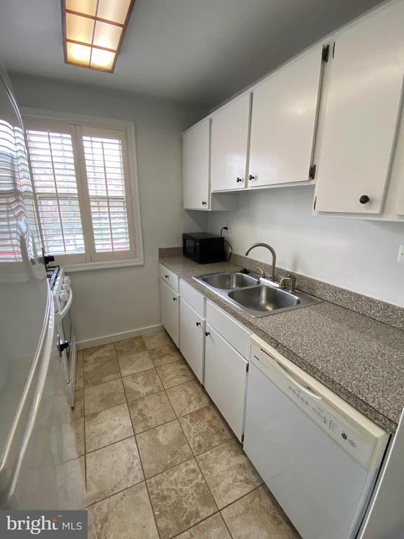 Building Photo - 4378 N Pershing Dr