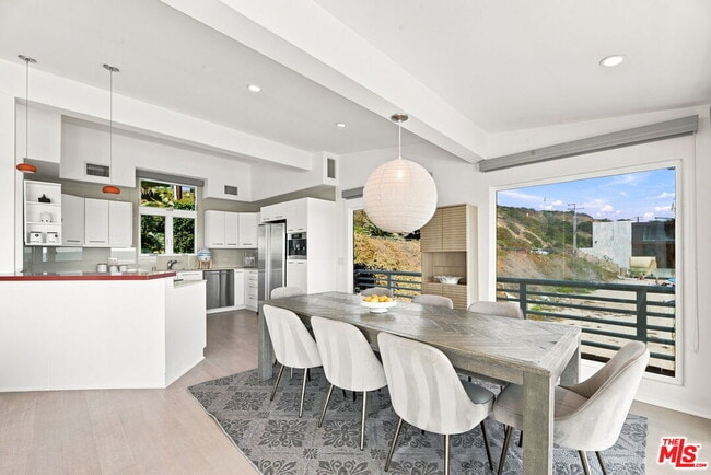 Foto del edificio - 24742 Malibu Rd