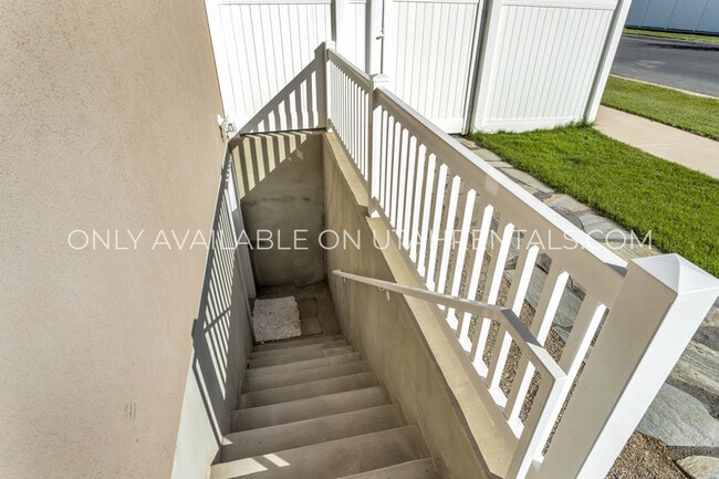 Building Photo - 264 N 2700 E