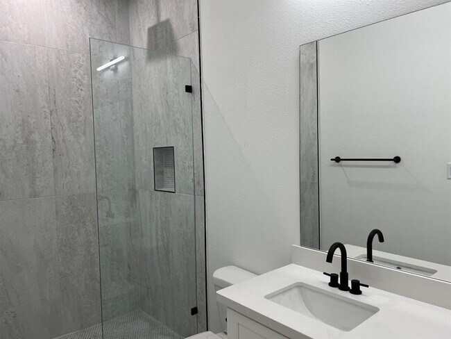 Foto del edificio - 4101 Stassen St