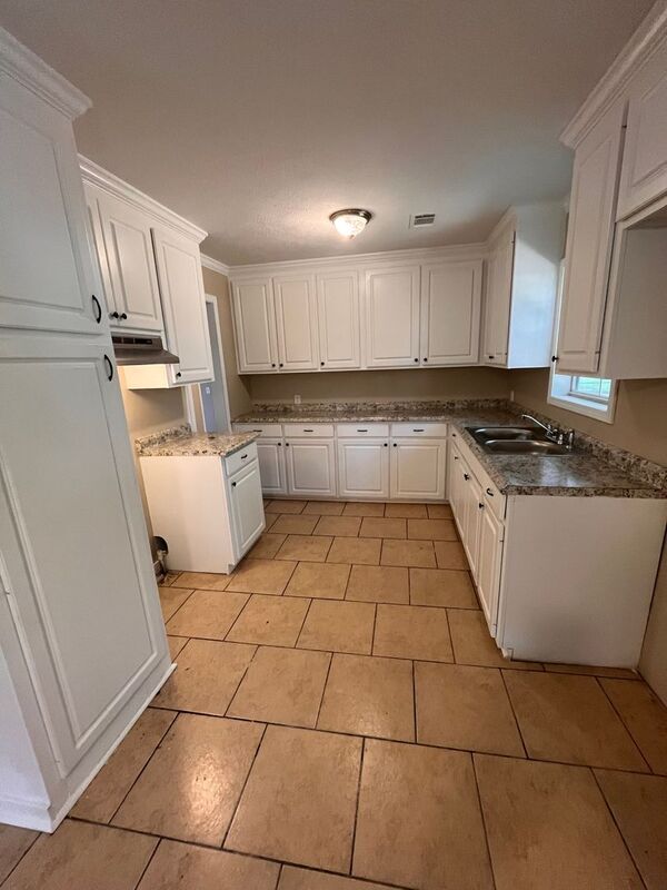 Building Photo - 508 Dobson Ave