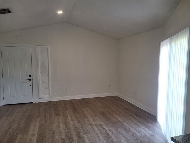 Foto del edificio - 1236 Dovehill Dr