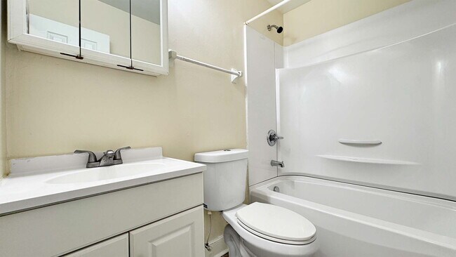 Foto del edificio - Monticello Village at Ashlawn Apartments