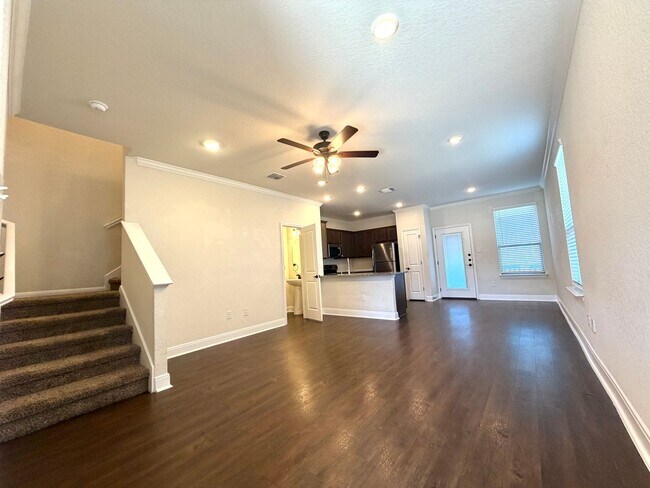 Foto del edificio - 3 bed 2.5 bath Duplex in a gated community