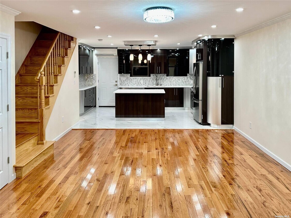 Foto principal - 99-11 Ascan Ave