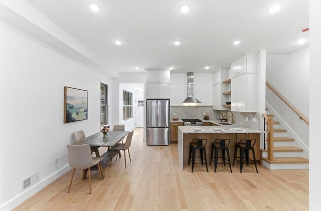 Photo - 113 Oak St House