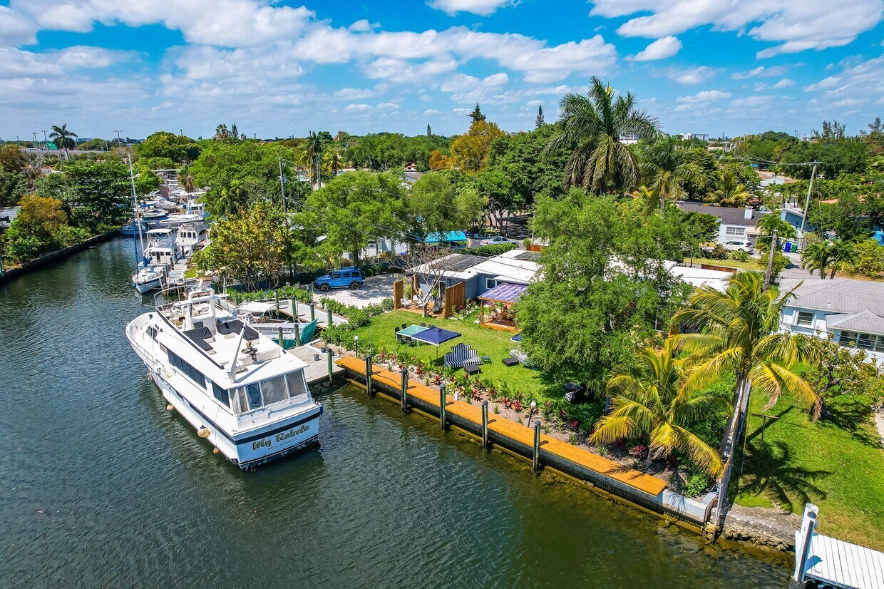 Foto principal - 2060 NW 13th St