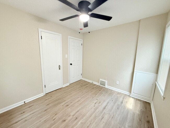 Building Photo - Renovated 3-Bedroom Home – We Welcome Sect...