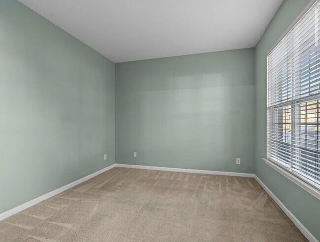 Foto del edificio - 5/3 Available Now in Riverside School District!