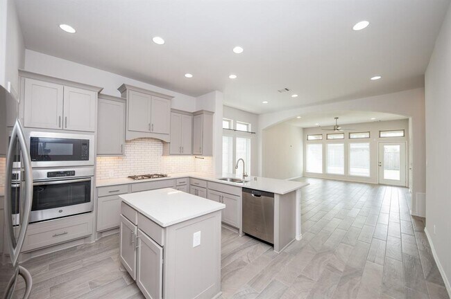 Building Photo - 15506 Lake Meridian Dr