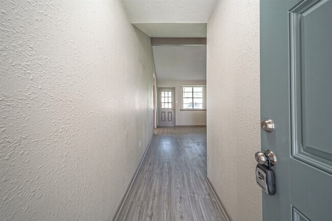 Foto del edificio - 407 Stratmore Dr