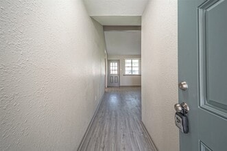 Building Photo - 407 Stratmore Dr