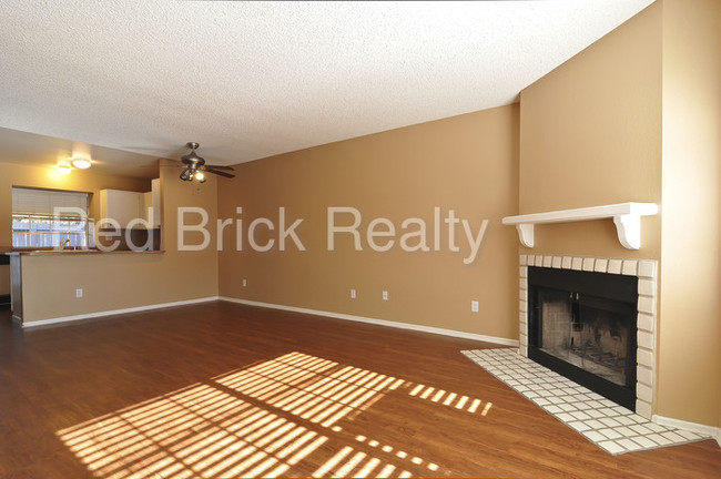 Building Photo - 4601 N 102nd Ave