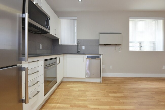 Building Photo - 81 Isabella Street