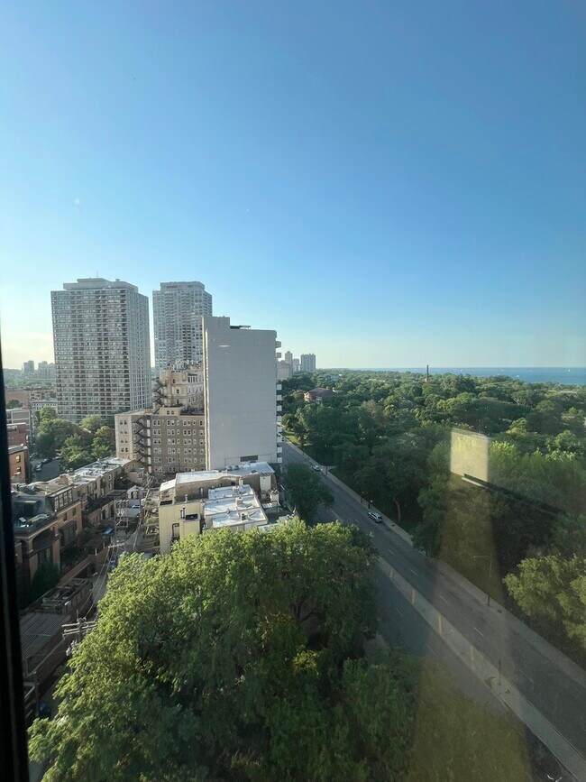 Foto del edificio - 1850 N Clark St