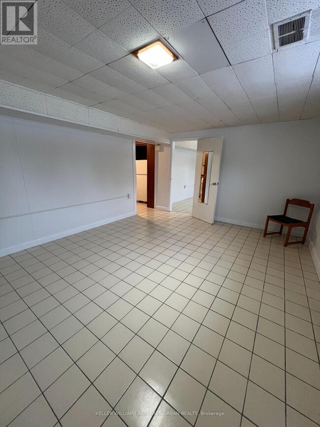 Building Photo - 9 Dalbeattie Ave