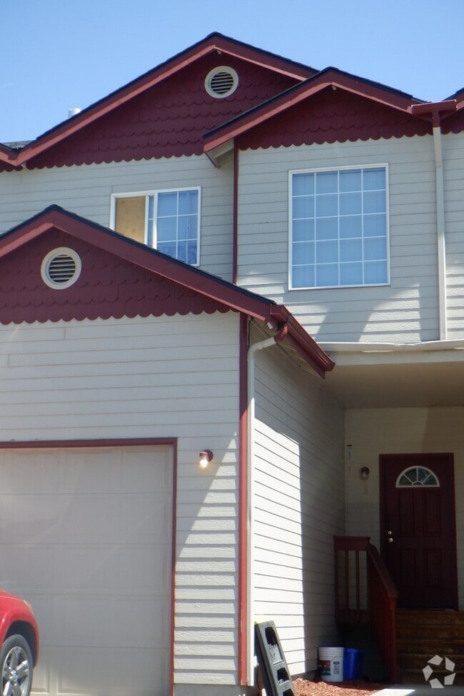 Building Photo - 2332 NE Ocker Dr