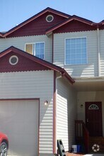 Building Photo - 2332 NE Ocker Dr