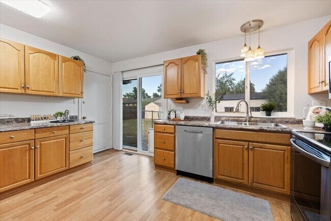 Foto del edificio - 2675 Colton Pl
