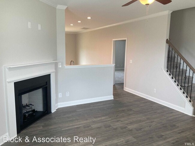 Building Photo - 4 br, 3 bath House - 158 East Goodwin Chas...