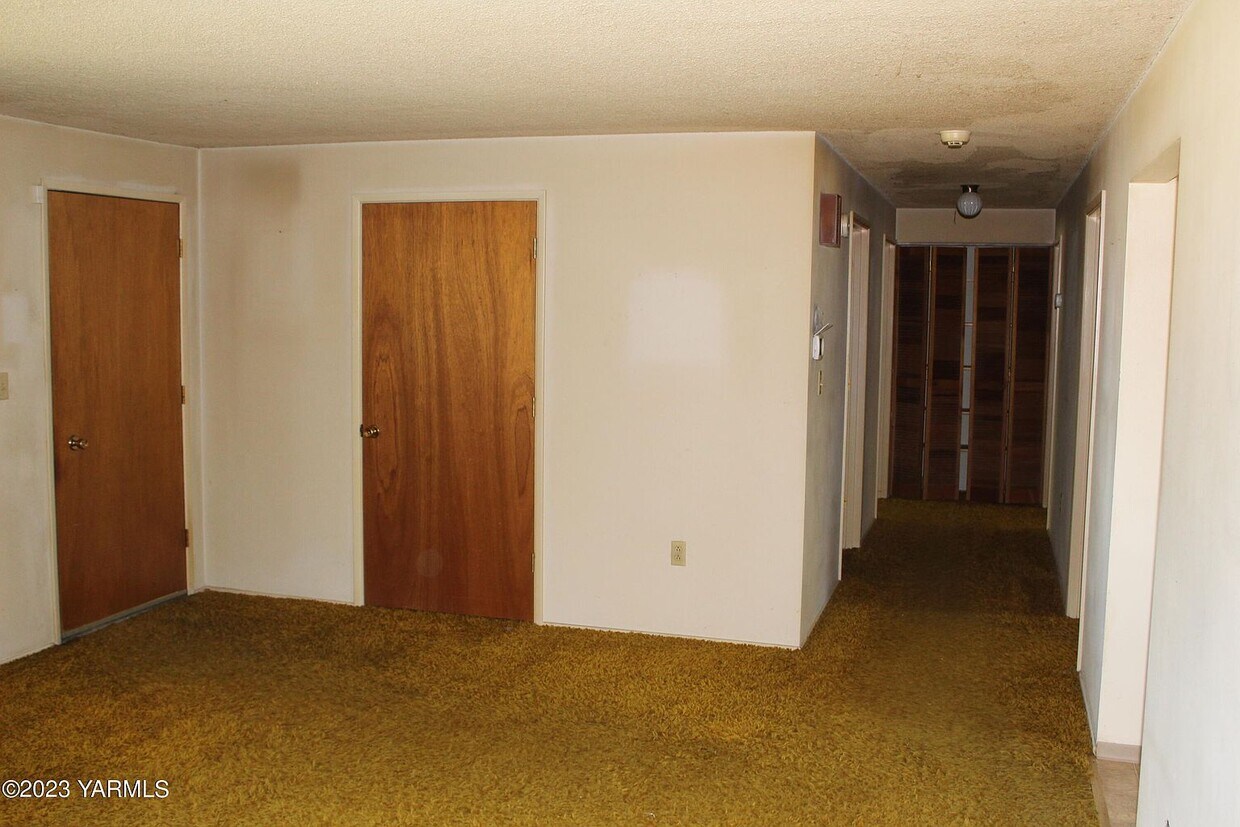 Building Photo - 7009 Chinook Dr