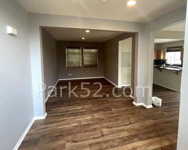 Foto del edificio - Beautiful 4 Bedroom 3 Bath In The Saddle Creek Community In Fife!