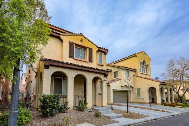 Foto del edificio - 3 Story Home With Large Loft IN Providence