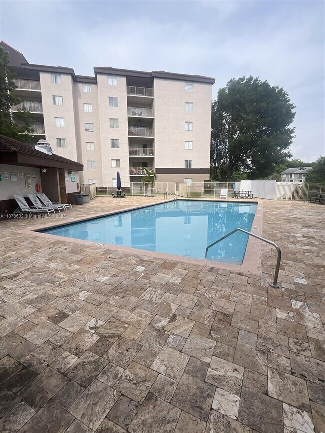 Foto del edificio - 15221 SW 80th St