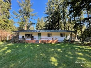 Building Photo - 44887 McKenzie Hwy