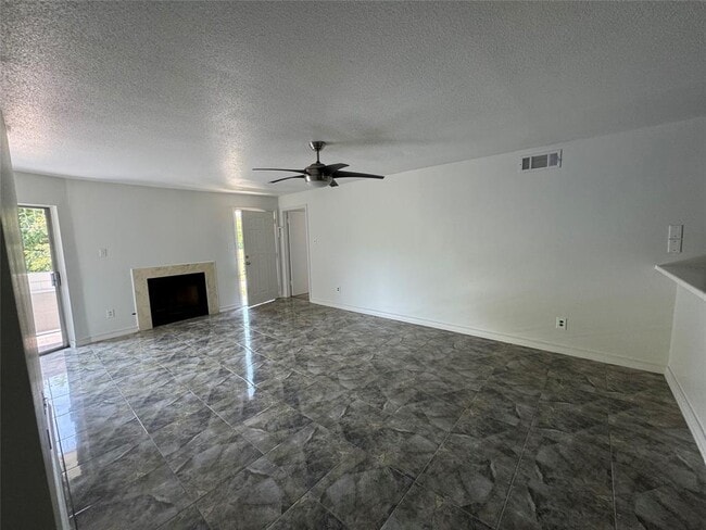 Building Photo - 10853 Braes Bend Dr