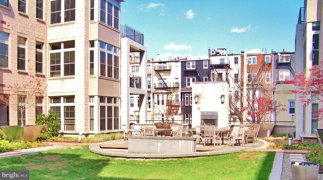 Foto del edificio - 1209 N Charles St