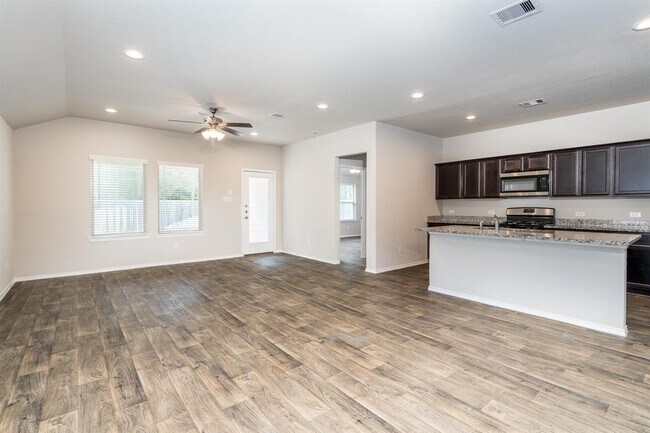 Foto del edificio - 14039 Crystal Cave Ln