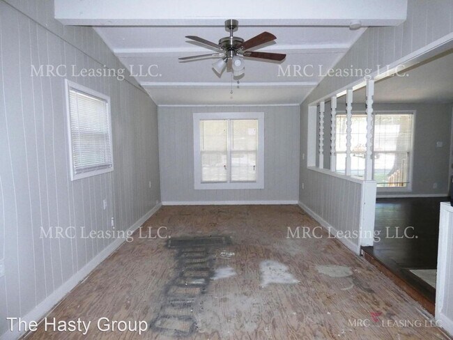 Building Photo - 3 br, 1.5 bath House - 8603 E 93rd Street